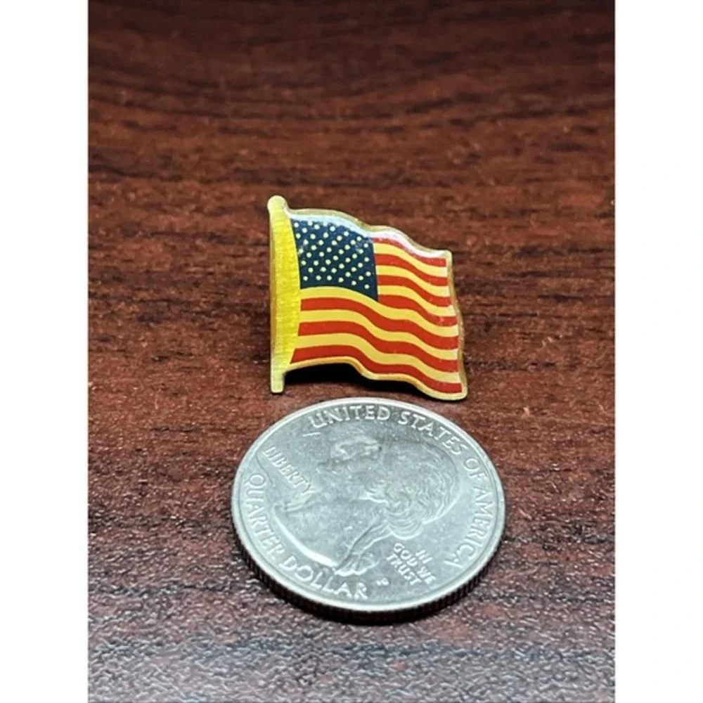 Vintage American Flag USA‎ Lapel Hat Pin
